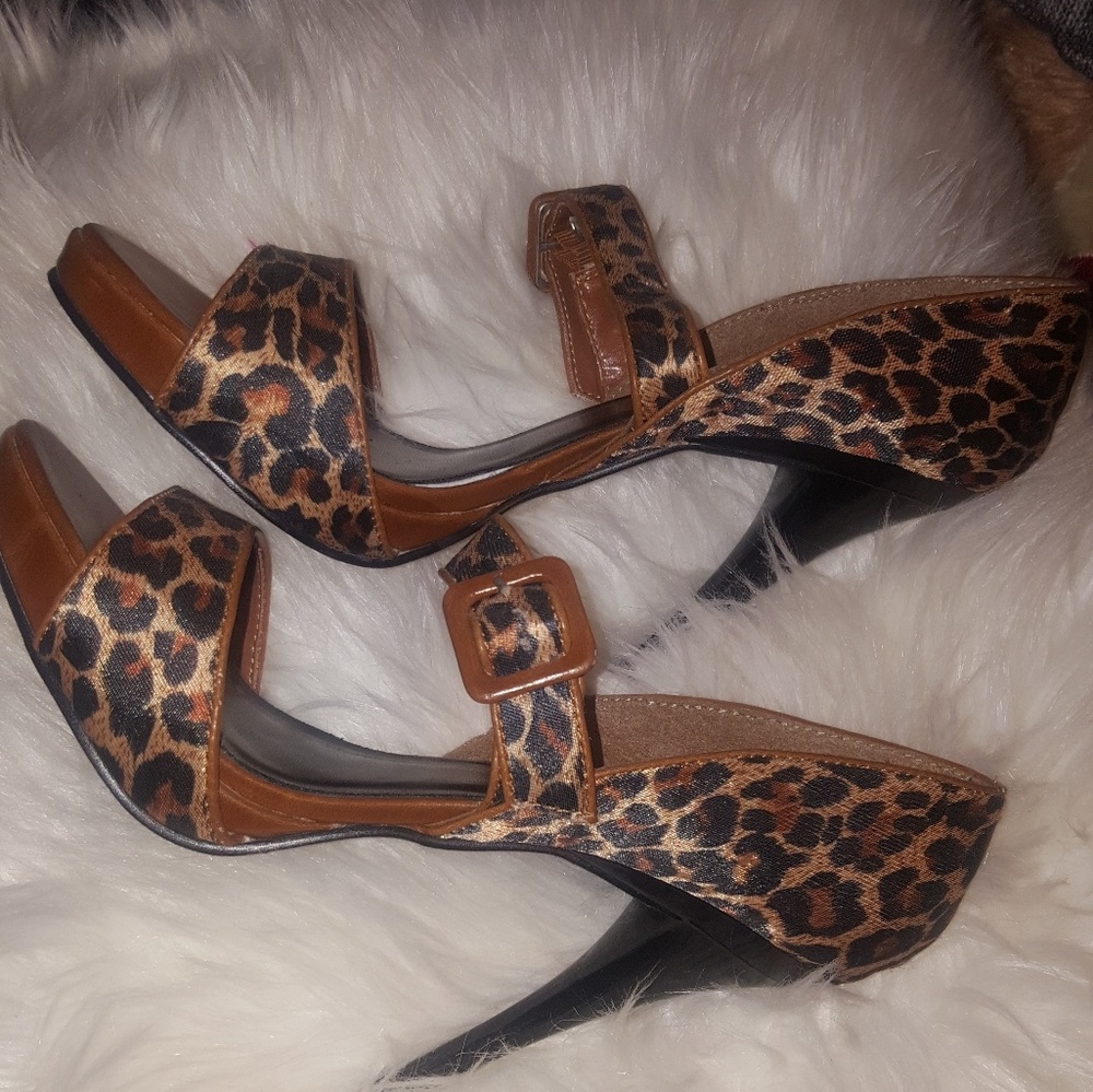Heels - Picture 3 of 3